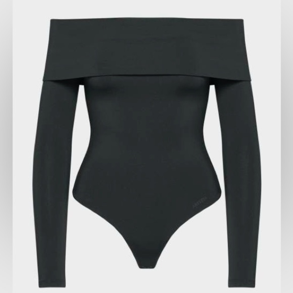 Aritzia off shoulder contour deco bodysuit